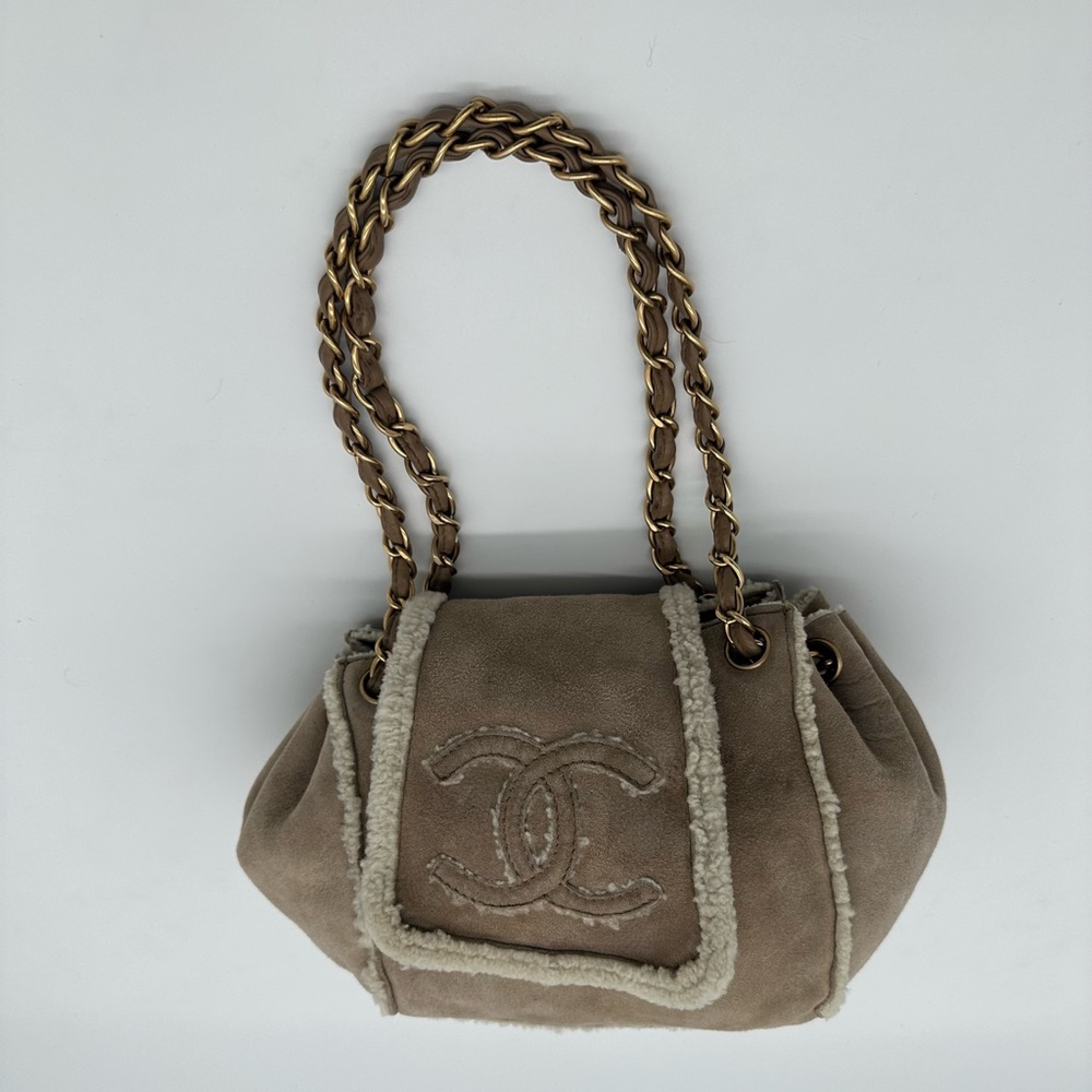 CHANEL Beige Suede Shearling Tote with Gold Chain Handles